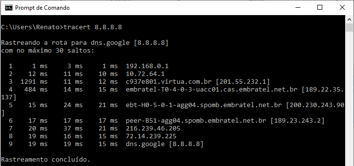 A imagem mostra a captura de tela do prompt de comando do sistema operacional com o comando tracert 8.8.8.8 e as respostas e estatísticas.